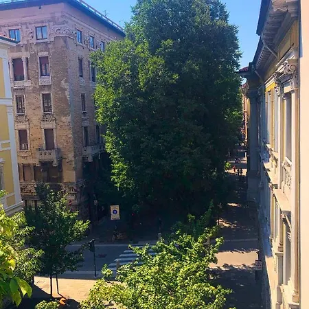 The Lion's Den 3* Trieste