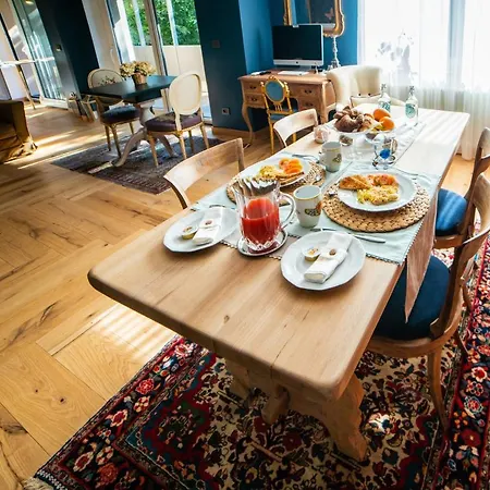 The Lion's Den 住宿加早餐酒店 3*