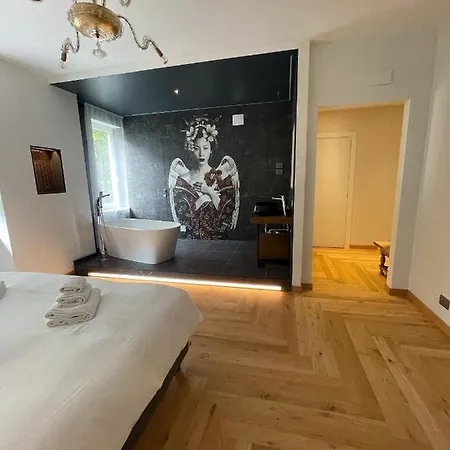 The Lion's Den Couette-café