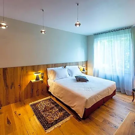 The Lion's Den 3* Trieste