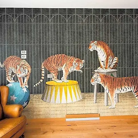 The Lion's Den Couette-café