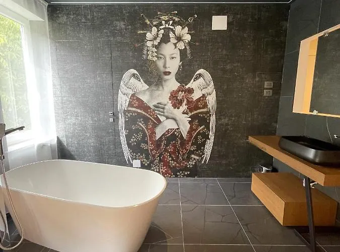 The Lion's Den 3* Trieste